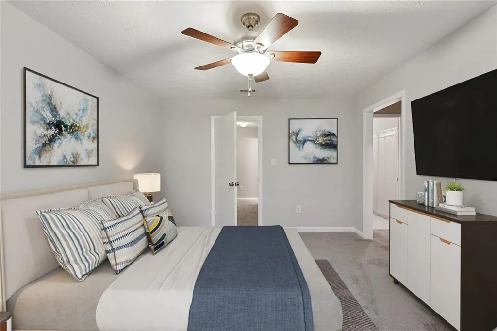 8740 Roswell Road Unit 4c, Sandy Springs, Georgia 30350, 2 Bedrooms Bedrooms, ,2 BathroomsBathrooms,Residential,Sold,8740 Roswell Road Unit 4c,6998585