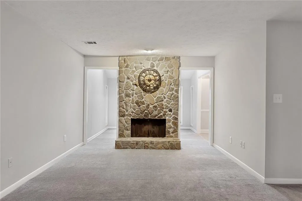 8740 Roswell Road Unit 4c, Sandy Springs, Georgia 30350, 2 Bedrooms Bedrooms, ,2 BathroomsBathrooms,Residential,Sold,8740 Roswell Road Unit 4c,6998585