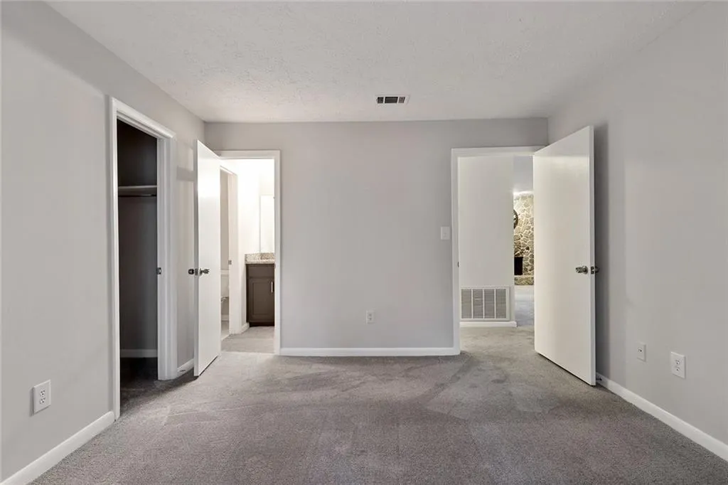 8740 Roswell Road Unit 4c, Sandy Springs, Georgia 30350, 2 Bedrooms Bedrooms, ,2 BathroomsBathrooms,Residential,Sold,8740 Roswell Road Unit 4c,6998585