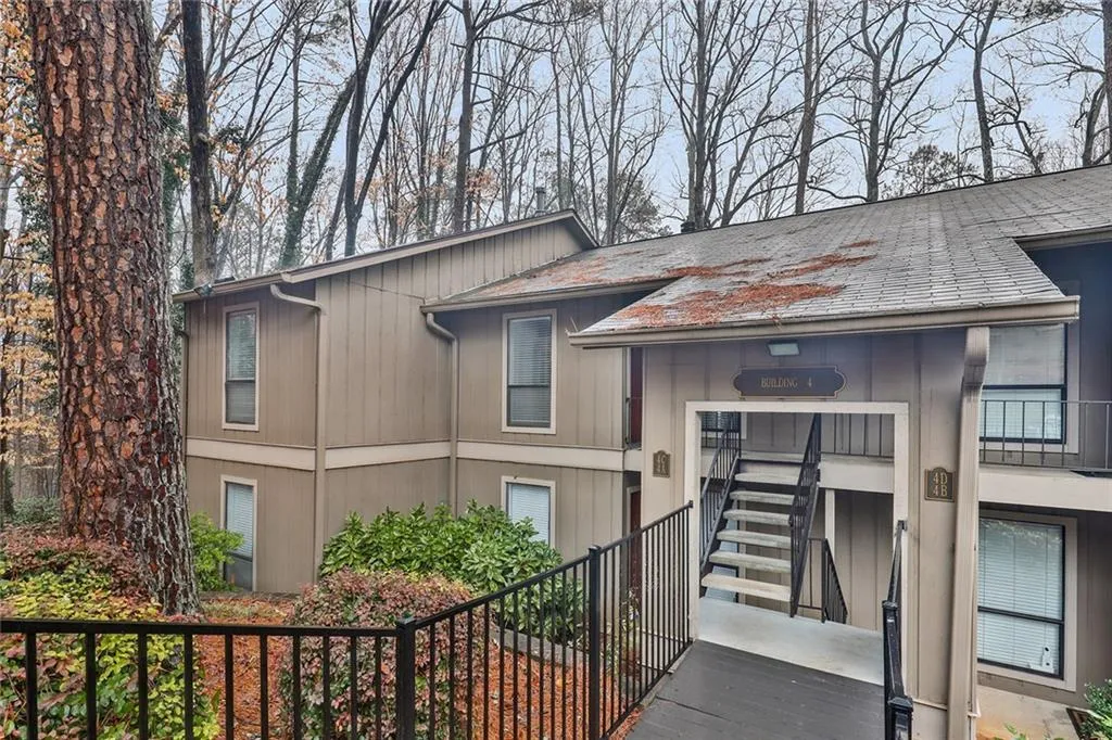 8740 Roswell Road Unit 4c, Sandy Springs, Georgia 30350, 2 Bedrooms Bedrooms, ,2 BathroomsBathrooms,Residential,Sold,8740 Roswell Road Unit 4c,6998585