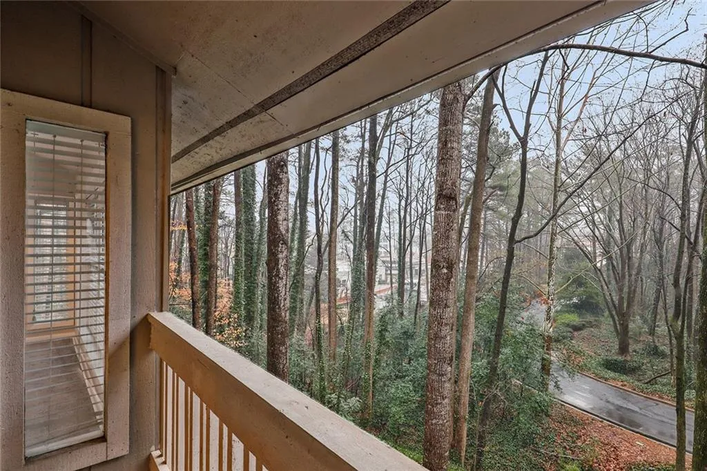 8740 Roswell Road Unit 4c, Sandy Springs, Georgia 30350, 2 Bedrooms Bedrooms, ,2 BathroomsBathrooms,Residential,Sold,8740 Roswell Road Unit 4c,6998585