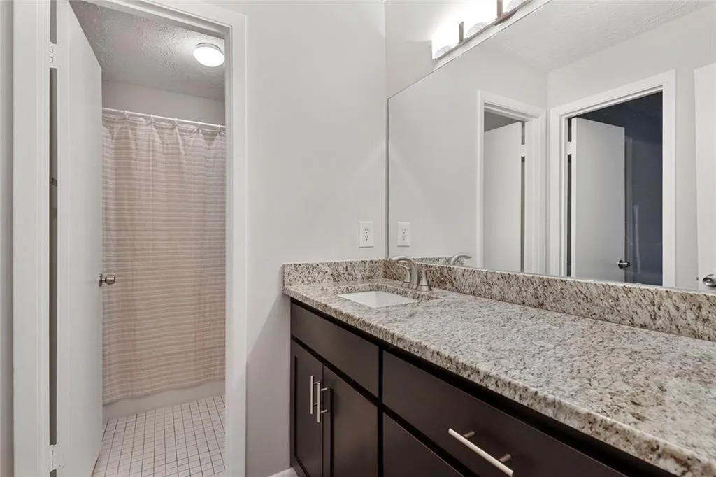 8740 Roswell Road Unit 4c, Sandy Springs, Georgia 30350, 2 Bedrooms Bedrooms, ,2 BathroomsBathrooms,Residential,Sold,8740 Roswell Road Unit 4c,6998585