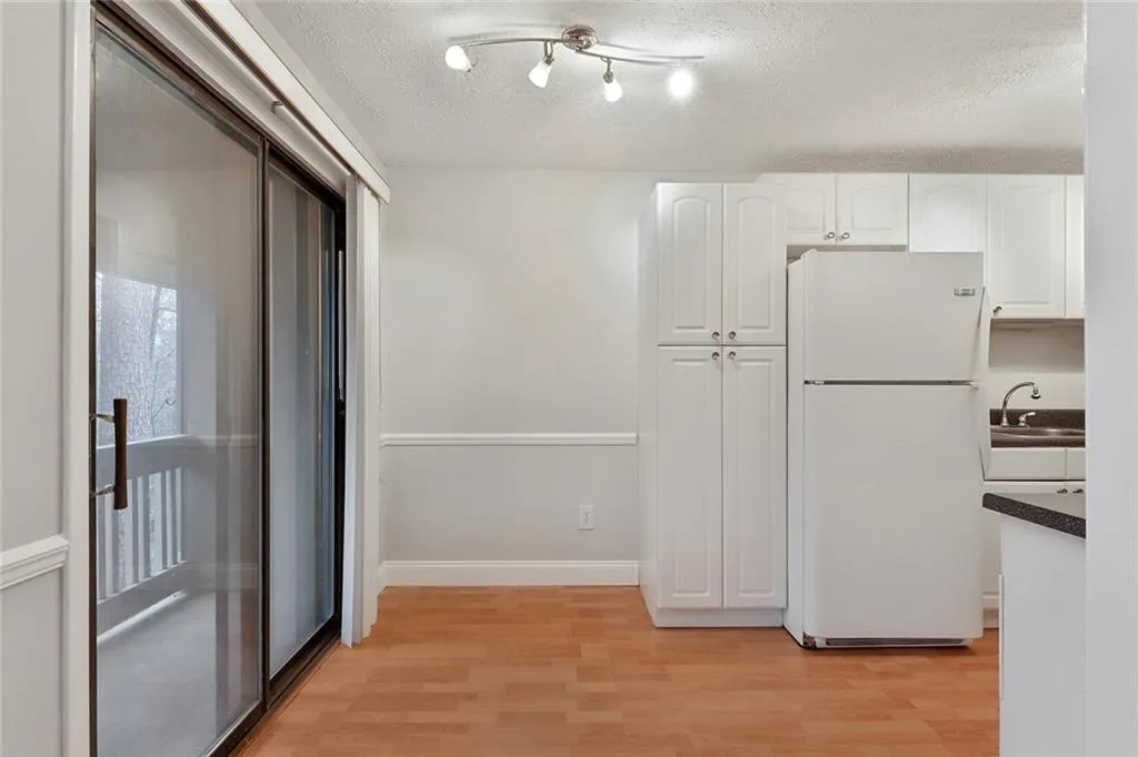8740 Roswell Road Unit 4c, Sandy Springs, Georgia 30350, 2 Bedrooms Bedrooms, ,2 BathroomsBathrooms,Residential,Sold,8740 Roswell Road Unit 4c,6998585