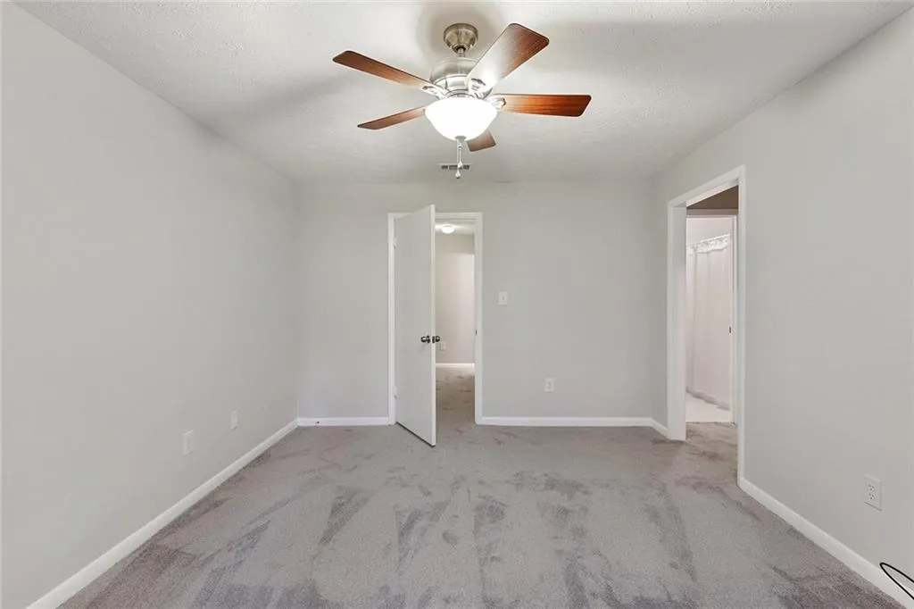 8740 Roswell Road Unit 4c, Sandy Springs, Georgia 30350, 2 Bedrooms Bedrooms, ,2 BathroomsBathrooms,Residential,Sold,8740 Roswell Road Unit 4c,6998585
