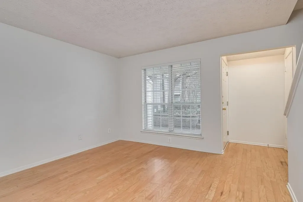 6822 Glenridge Drive Unit G, Sandy Springs, Georgia 30328, 1 Bedroom Bedrooms, ,1 BathroomBathrooms,Residential,Sold,6822 Glenridge Drive Unit G,6832875