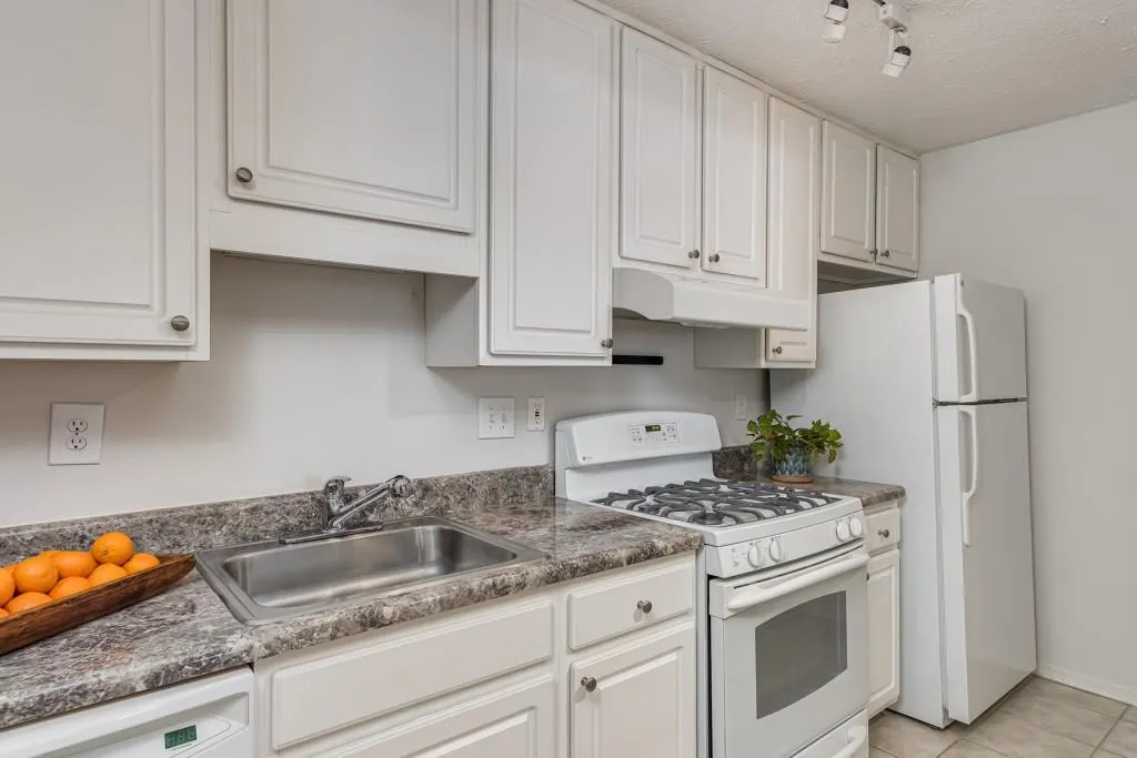6822 Glenridge Drive Unit G, Sandy Springs, Georgia 30328, 1 Bedroom Bedrooms, ,1 BathroomBathrooms,Residential,Sold,6822 Glenridge Drive Unit G,6832875