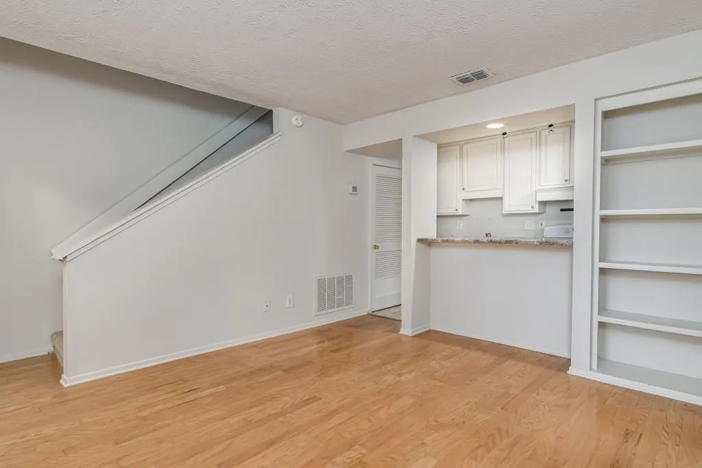 6822 Glenridge Drive Unit G, Sandy Springs, Georgia 30328, 1 Bedroom Bedrooms, ,1 BathroomBathrooms,Residential,Sold,6822 Glenridge Drive Unit G,6832875