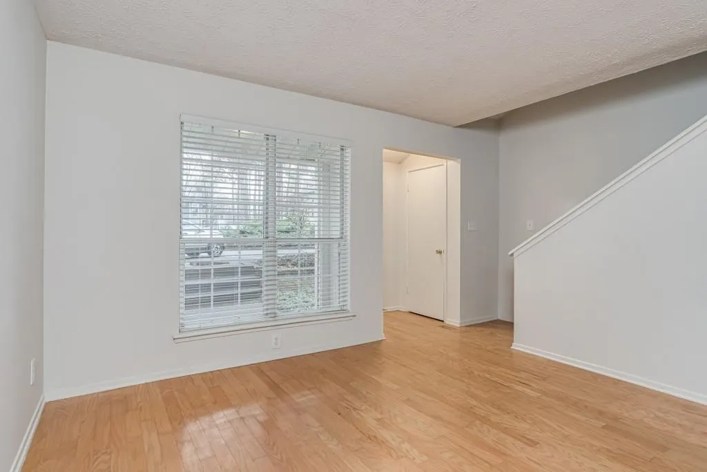 6822 Glenridge Drive Unit G, Sandy Springs, Georgia 30328, 1 Bedroom Bedrooms, ,1 BathroomBathrooms,Residential,Sold,6822 Glenridge Drive Unit G,6832875