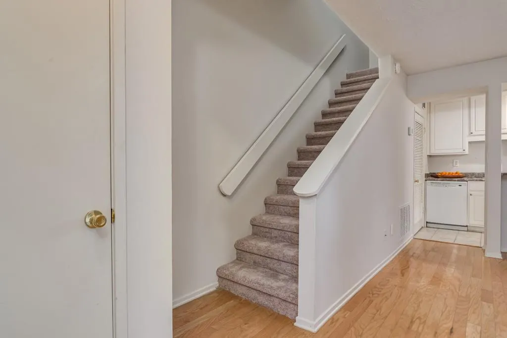 6822 Glenridge Drive Unit G, Sandy Springs, Georgia 30328, 1 Bedroom Bedrooms, ,1 BathroomBathrooms,Residential,Sold,6822 Glenridge Drive Unit G,6832875