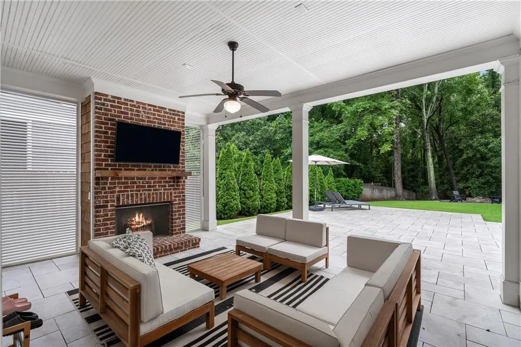 281 Green Hill Road, Atlanta, Georgia 30342, 4 Bedrooms Bedrooms, ,3 BathroomsBathrooms,Residential,Sold,281 Green Hill Road,7588726