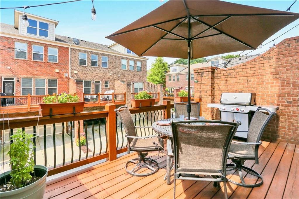 200 Alderwood Point, Sandy Springs, Georgia 30328, 3 Bedrooms Bedrooms, ,3 BathroomsBathrooms,Residential,Sold,200 Alderwood Point,7259424