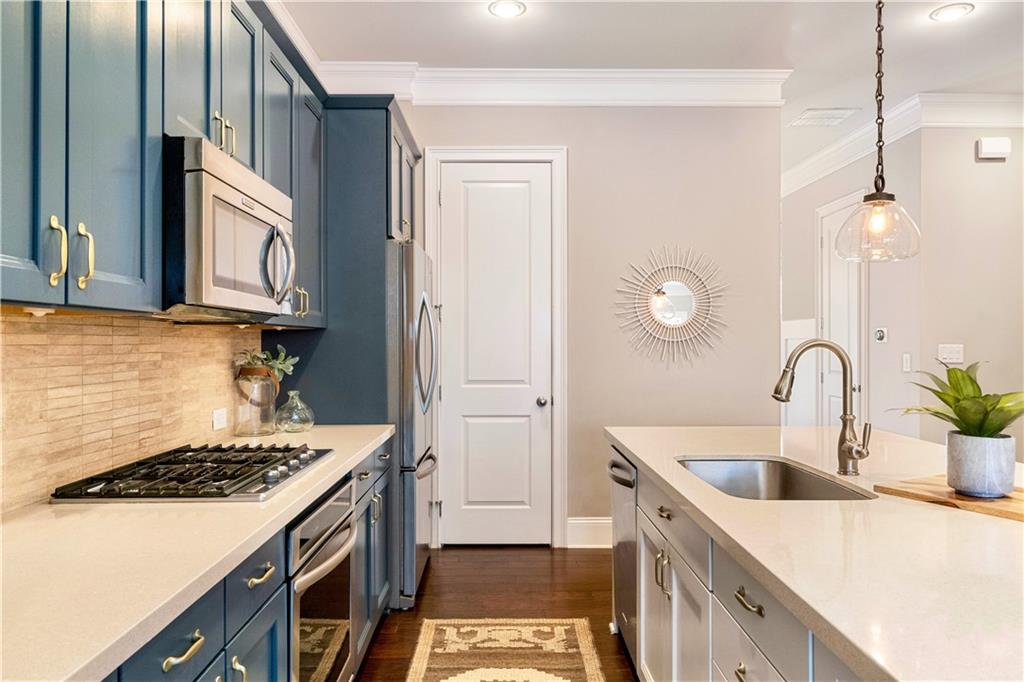 200 Alderwood Point, Sandy Springs, Georgia 30328, 3 Bedrooms Bedrooms, ,3 BathroomsBathrooms,Residential,Sold,200 Alderwood Point,7259424