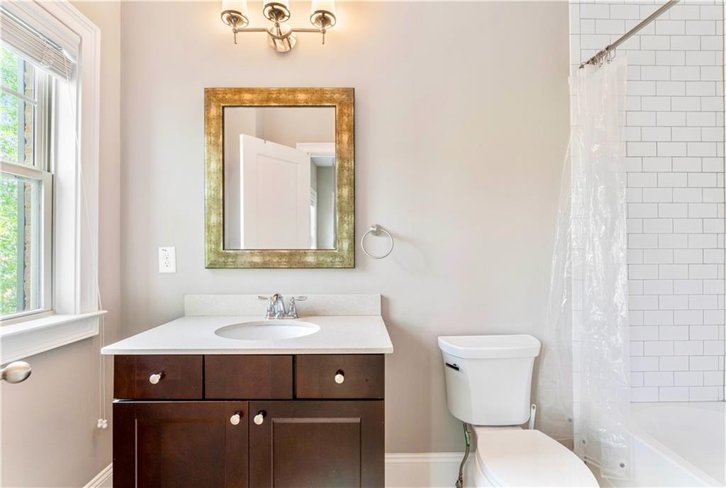 200 Alderwood Point, Sandy Springs, Georgia 30328, 3 Bedrooms Bedrooms, ,3 BathroomsBathrooms,Residential,Sold,200 Alderwood Point,7259424