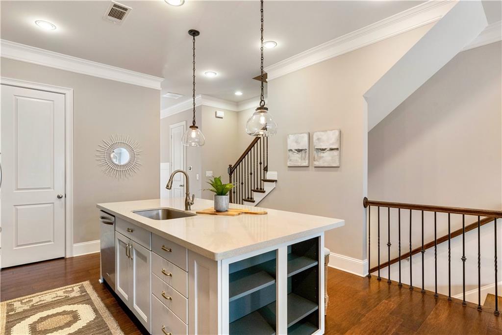 200 Alderwood Point, Sandy Springs, Georgia 30328, 3 Bedrooms Bedrooms, ,3 BathroomsBathrooms,Residential,Sold,200 Alderwood Point,7259424