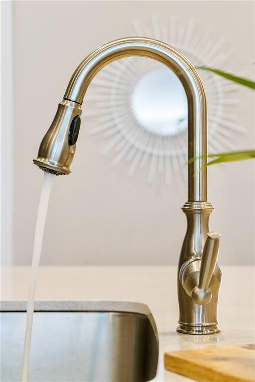 200 Alderwood Point, Sandy Springs, Georgia 30328, 3 Bedrooms Bedrooms, ,3 BathroomsBathrooms,Residential,Sold,200 Alderwood Point,7259424