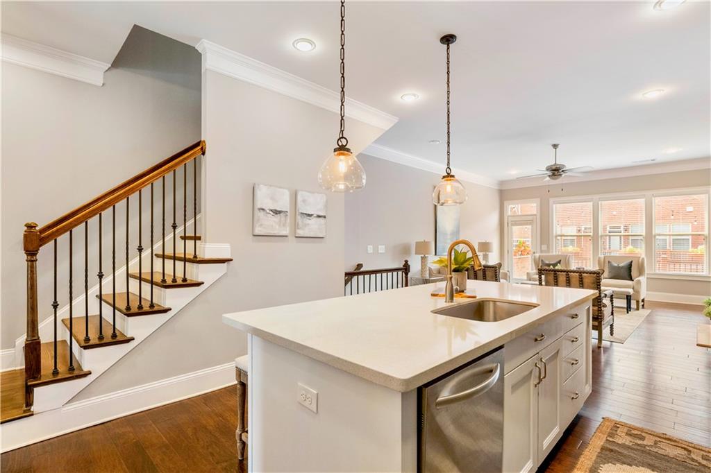 200 Alderwood Point, Sandy Springs, Georgia 30328, 3 Bedrooms Bedrooms, ,3 BathroomsBathrooms,Residential,Sold,200 Alderwood Point,7259424