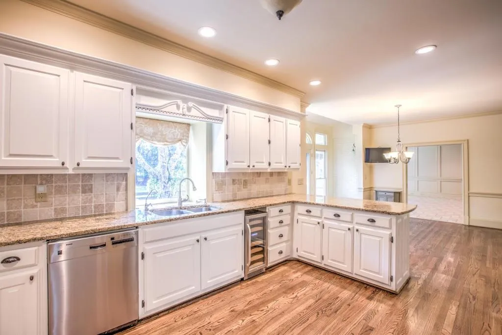 1550 Misty Oaks Drive, Atlanta, Georgia 30350, 6 Bedrooms Bedrooms, ,5 BathroomsBathrooms,Residential,Sold,1550 Misty Oaks Drive,5846354