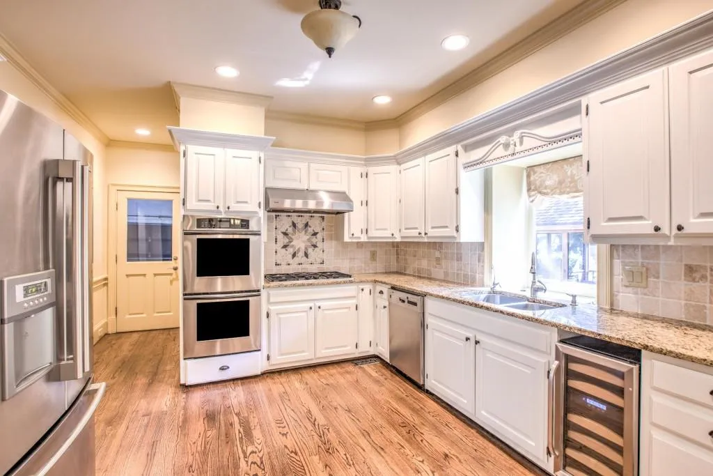 1550 Misty Oaks Drive, Atlanta, Georgia 30350, 6 Bedrooms Bedrooms, ,5 BathroomsBathrooms,Residential,Sold,1550 Misty Oaks Drive,5846354