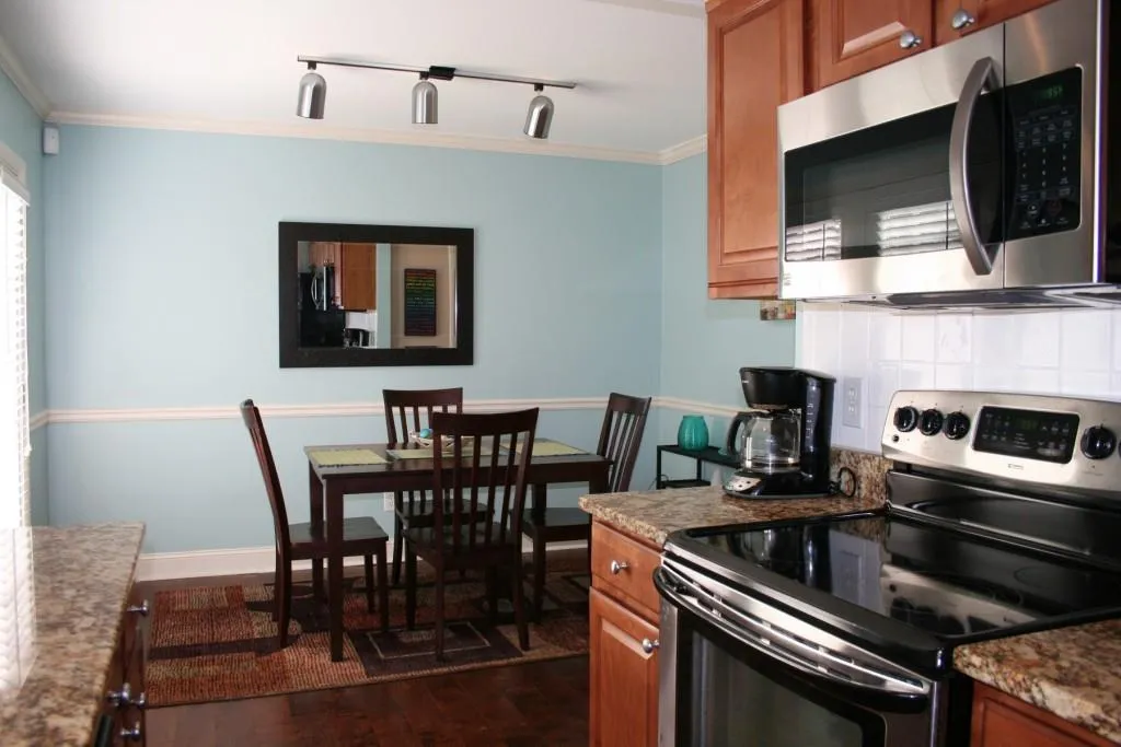 6900 Roswell Road Unit A1, Sandy Springs, Georgia 30328, 2 Bedrooms Bedrooms, ,2 BathroomsBathrooms,Residential,Sold,6900 Roswell Road Unit A1,5664402