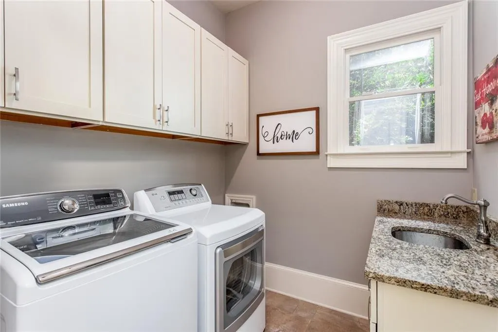 671 Windsor Parkway Ne, Atlanta, Georgia 30342, 5 Bedrooms Bedrooms, ,4 BathroomsBathrooms,Residential,Sold,671 Windsor Parkway Ne,6557240