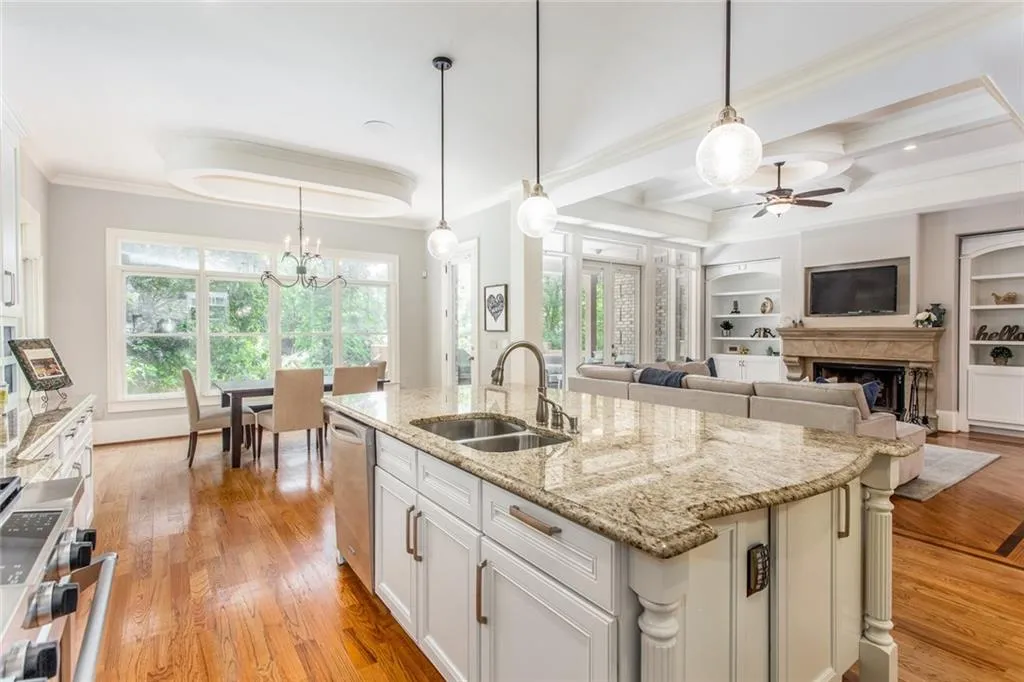 671 Windsor Parkway Ne, Atlanta, Georgia 30342, 5 Bedrooms Bedrooms, ,4 BathroomsBathrooms,Residential,Sold,671 Windsor Parkway Ne,6557240