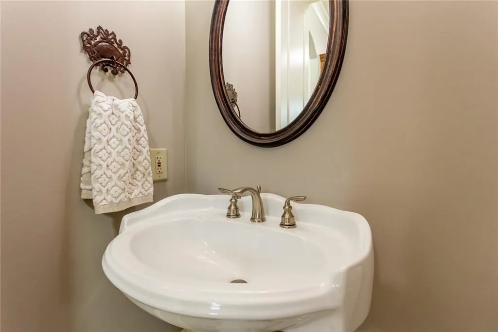 671 Windsor Parkway Ne, Atlanta, Georgia 30342, 5 Bedrooms Bedrooms, ,4 BathroomsBathrooms,Residential,Sold,671 Windsor Parkway Ne,6557240