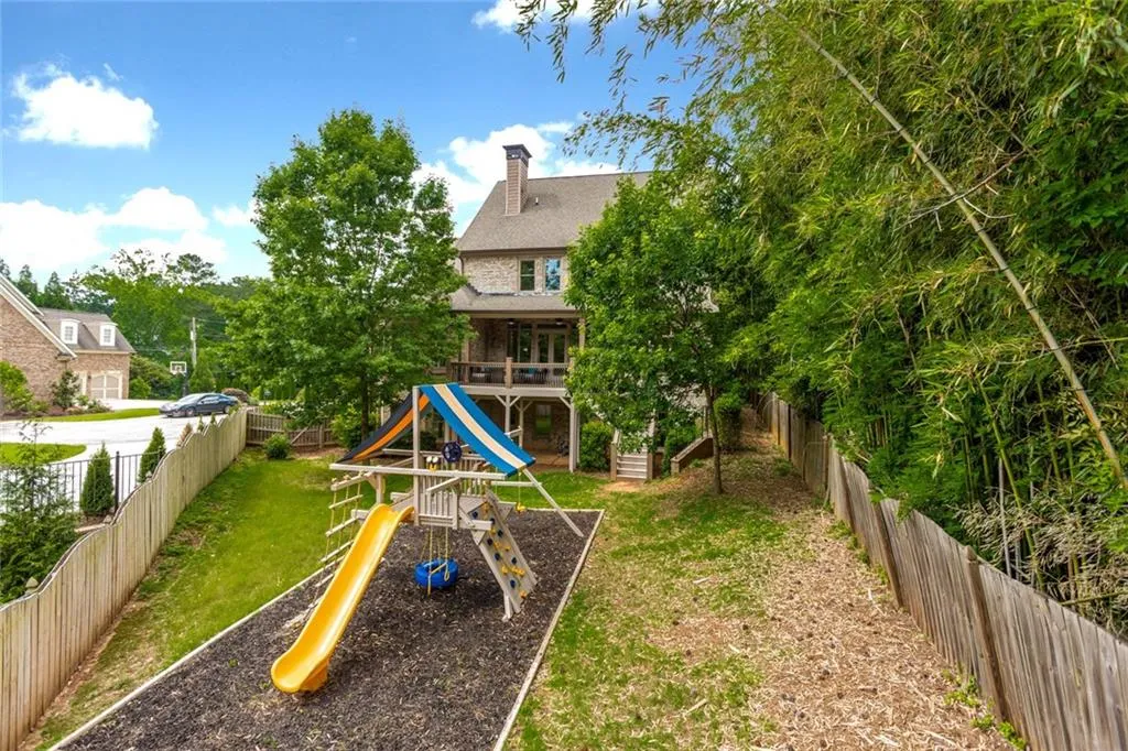 671 Windsor Parkway Ne, Atlanta, Georgia 30342, 5 Bedrooms Bedrooms, ,4 BathroomsBathrooms,Residential,Sold,671 Windsor Parkway Ne,6557240