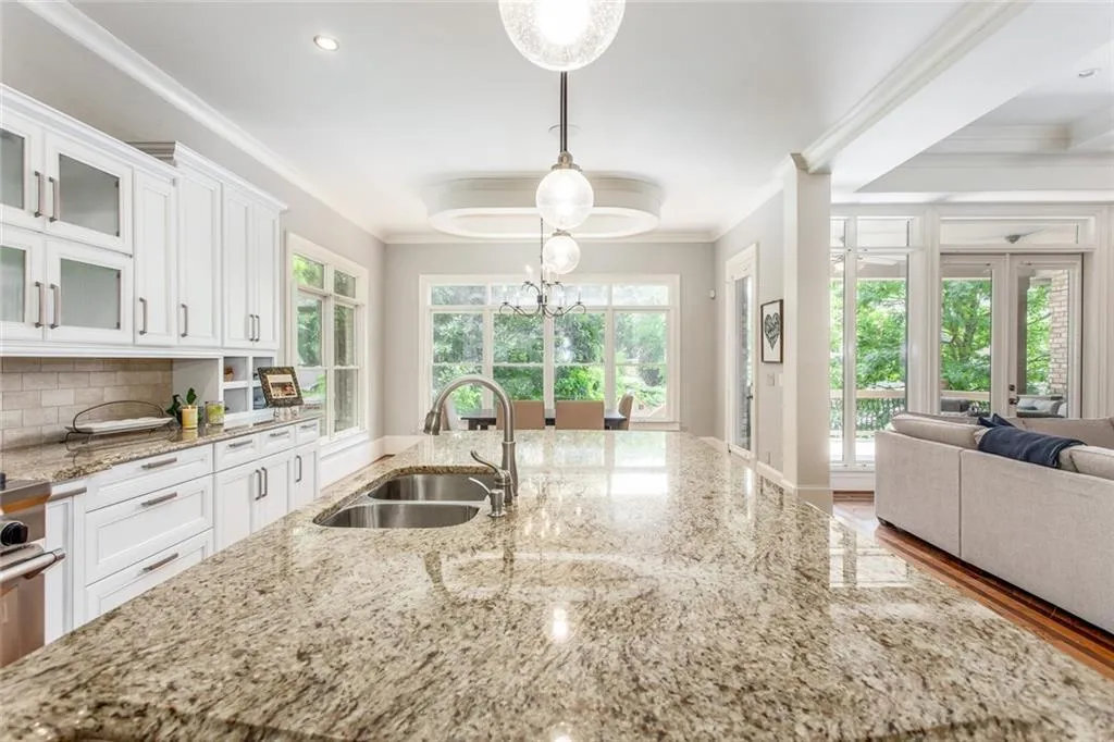 671 Windsor Parkway Ne, Atlanta, Georgia 30342, 5 Bedrooms Bedrooms, ,4 BathroomsBathrooms,Residential,Sold,671 Windsor Parkway Ne,6557240