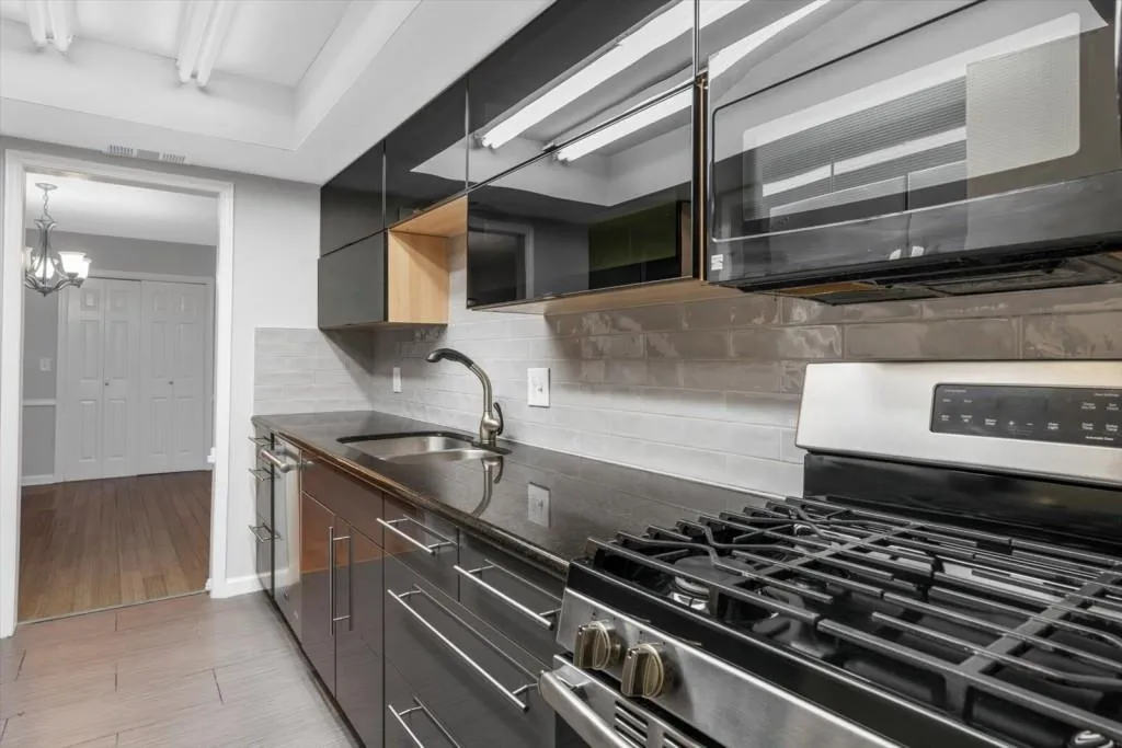 6851 Roswell Road Unit O18, Sandy Springs, Georgia 30328, 3 Bedrooms Bedrooms, ,2 BathroomsBathrooms,Residential,Sold,6851 Roswell Road Unit O18,7210933