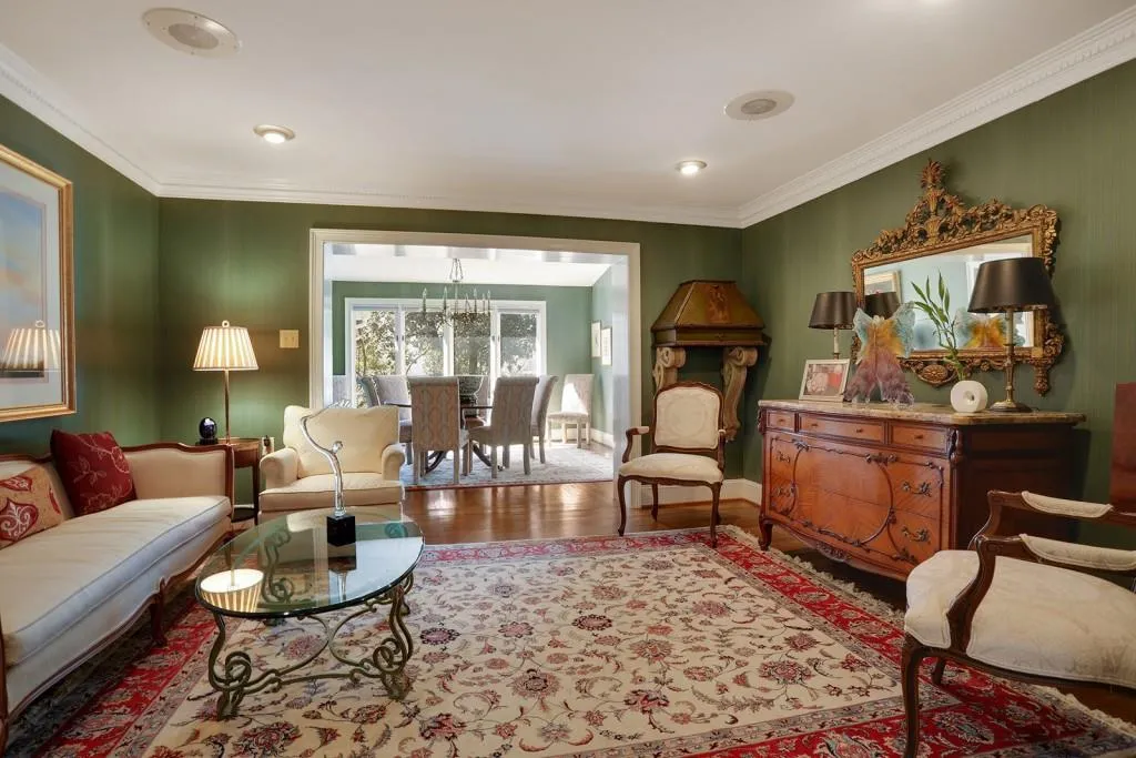 1556 Peachtree Battle Avenue, Atlanta, Georgia 30327, 3 Bedrooms Bedrooms, ,3 BathroomsBathrooms,Residential,Sold,1556 Peachtree Battle Avenue,5658464