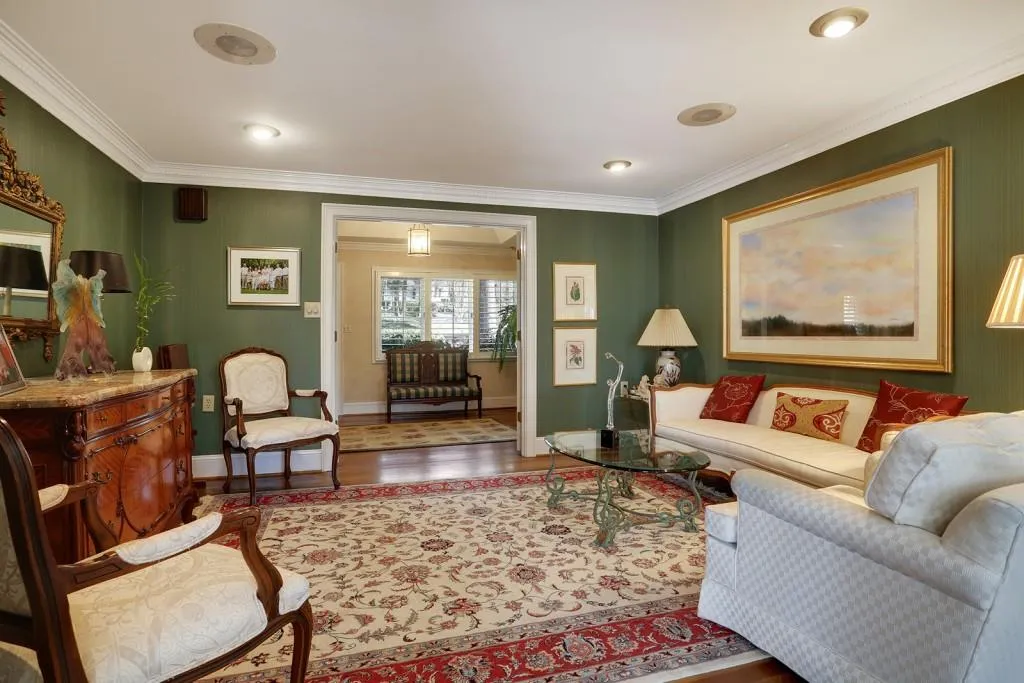 1556 Peachtree Battle Avenue, Atlanta, Georgia 30327, 3 Bedrooms Bedrooms, ,3 BathroomsBathrooms,Residential,Sold,1556 Peachtree Battle Avenue,5658464