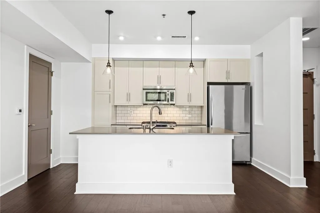 1100 Howell Mill Road Nw Unit 212, Atlanta, Georgia 30318, 2 Bedrooms Bedrooms, ,2 BathroomsBathrooms,Residential,For Sale,1100 Howell Mill Road Nw Unit 212,7588409