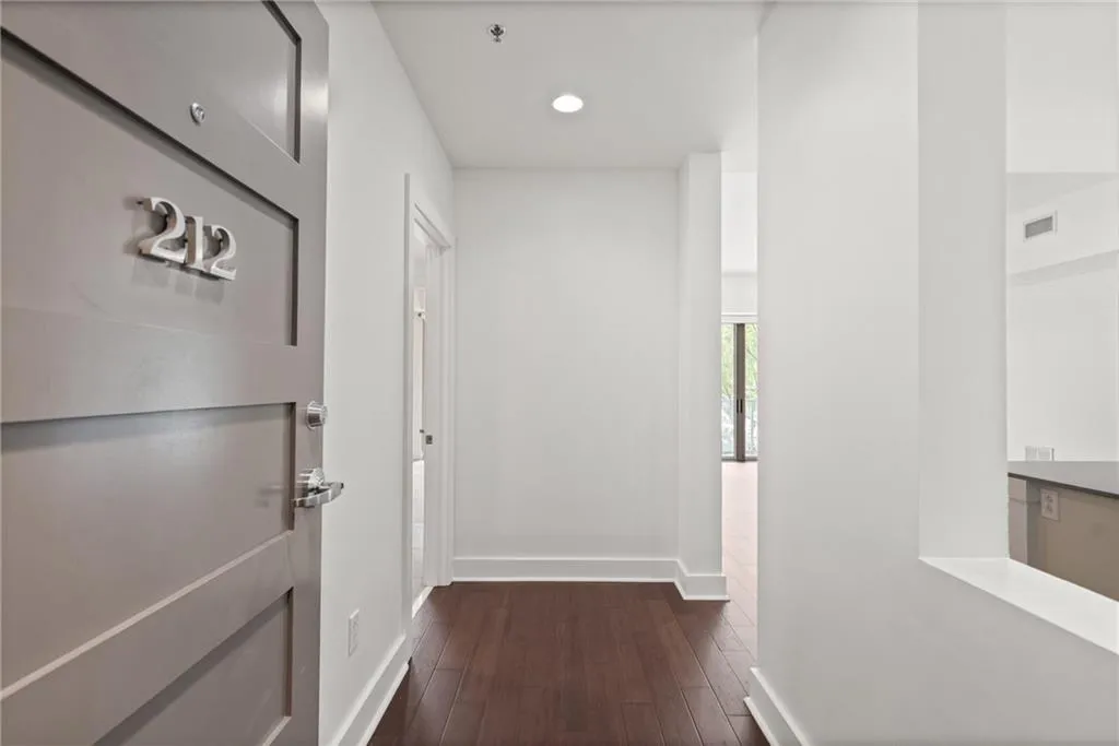 1100 Howell Mill Road Nw Unit 212, Atlanta, Georgia 30318, 2 Bedrooms Bedrooms, ,2 BathroomsBathrooms,Residential,For Sale,1100 Howell Mill Road Nw Unit 212,7588409