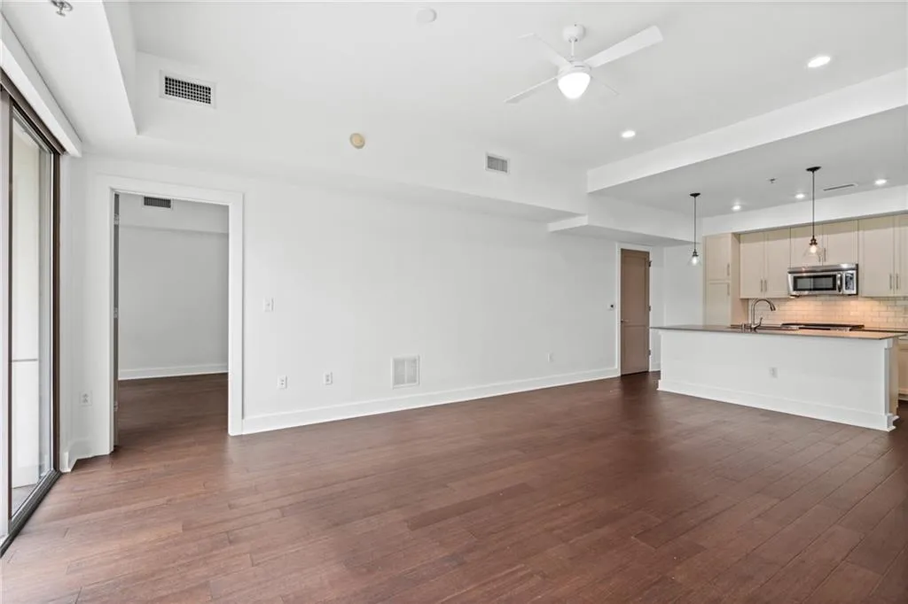 1100 Howell Mill Road Nw Unit 212, Atlanta, Georgia 30318, 2 Bedrooms Bedrooms, ,2 BathroomsBathrooms,Residential,For Sale,1100 Howell Mill Road Nw Unit 212,7588409