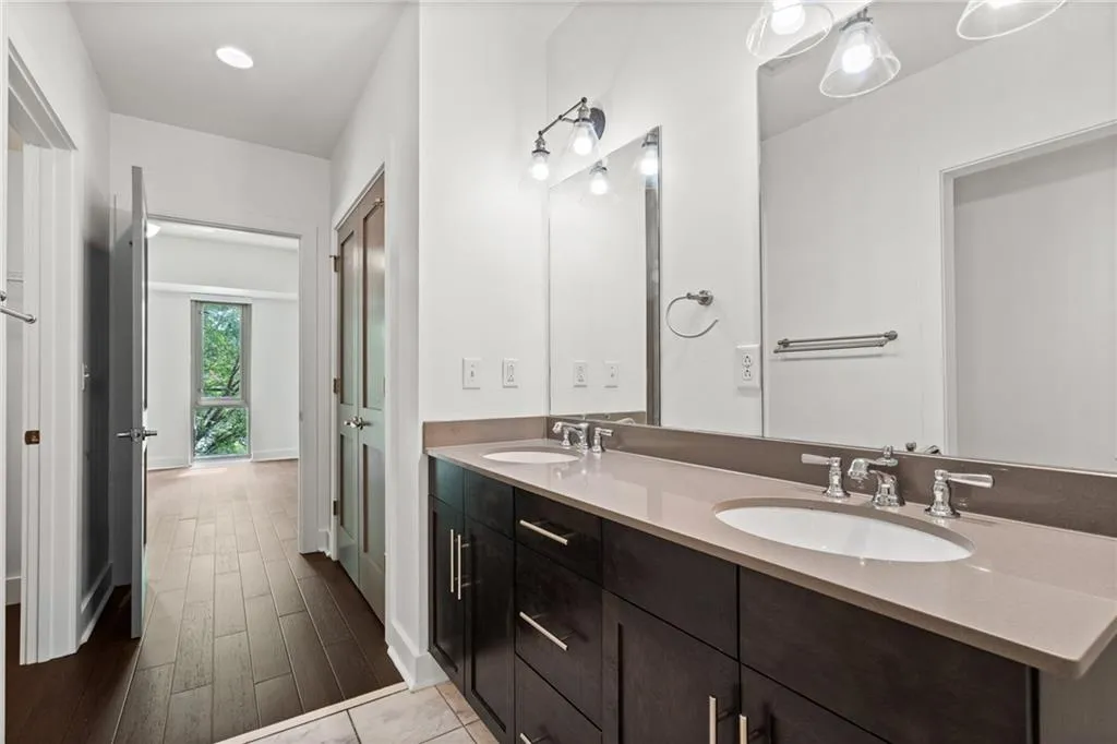 1100 Howell Mill Road Nw Unit 212, Atlanta, Georgia 30318, 2 Bedrooms Bedrooms, ,2 BathroomsBathrooms,Residential,For Sale,1100 Howell Mill Road Nw Unit 212,7588409