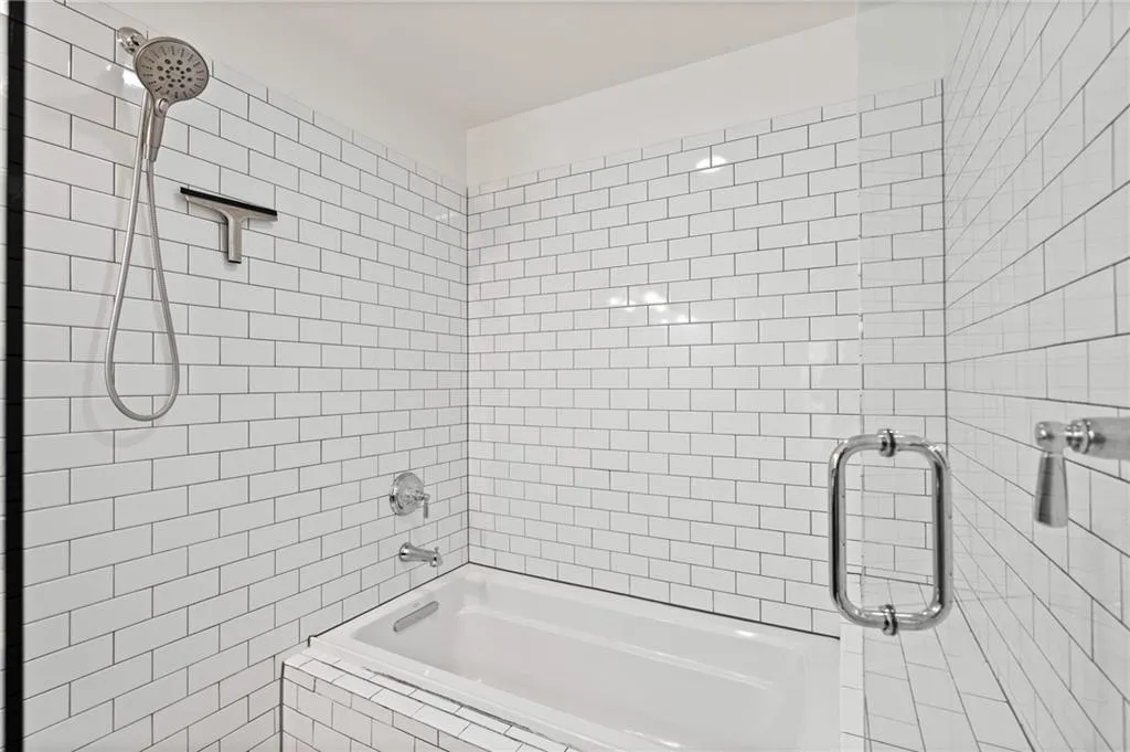 1100 Howell Mill Road Nw Unit 212, Atlanta, Georgia 30318, 2 Bedrooms Bedrooms, ,2 BathroomsBathrooms,Residential,For Sale,1100 Howell Mill Road Nw Unit 212,7588409