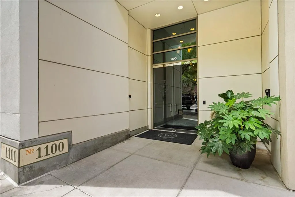 1100 Howell Mill Road Nw Unit 212, Atlanta, Georgia 30318, 2 Bedrooms Bedrooms, ,2 BathroomsBathrooms,Residential,For Sale,1100 Howell Mill Road Nw Unit 212,7588409