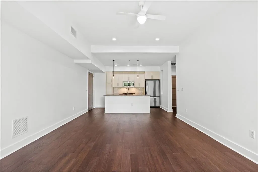 1100 Howell Mill Road Nw Unit 212, Atlanta, Georgia 30318, 2 Bedrooms Bedrooms, ,2 BathroomsBathrooms,Residential,For Sale,1100 Howell Mill Road Nw Unit 212,7588409