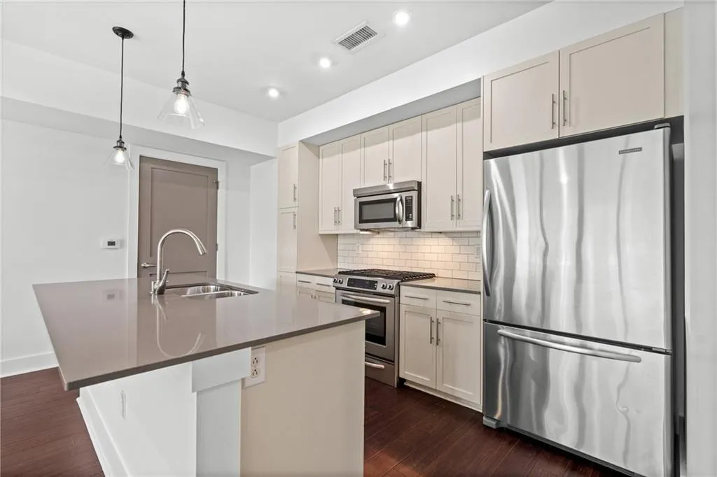 1100 Howell Mill Road Nw Unit 212, Atlanta, Georgia 30318, 2 Bedrooms Bedrooms, ,2 BathroomsBathrooms,Residential,For Sale,1100 Howell Mill Road Nw Unit 212,7588409