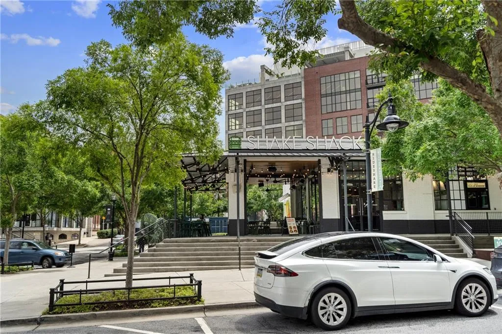 1100 Howell Mill Road Nw Unit 212, Atlanta, Georgia 30318, 2 Bedrooms Bedrooms, ,2 BathroomsBathrooms,Residential,For Sale,1100 Howell Mill Road Nw Unit 212,7588409