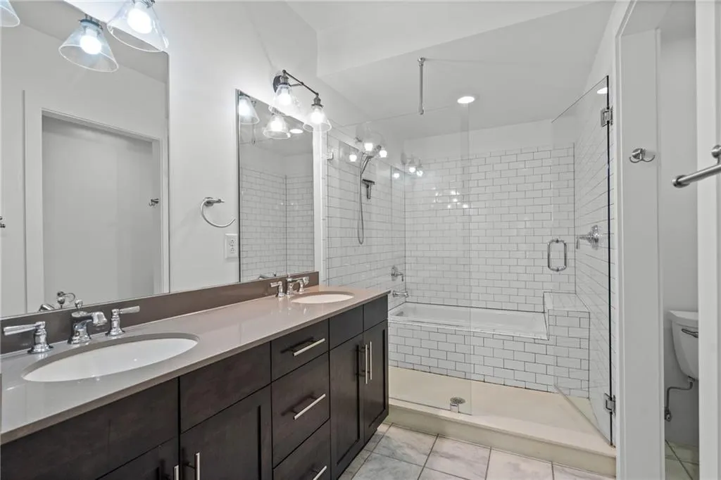 1100 Howell Mill Road Nw Unit 212, Atlanta, Georgia 30318, 2 Bedrooms Bedrooms, ,2 BathroomsBathrooms,Residential,For Sale,1100 Howell Mill Road Nw Unit 212,7588409