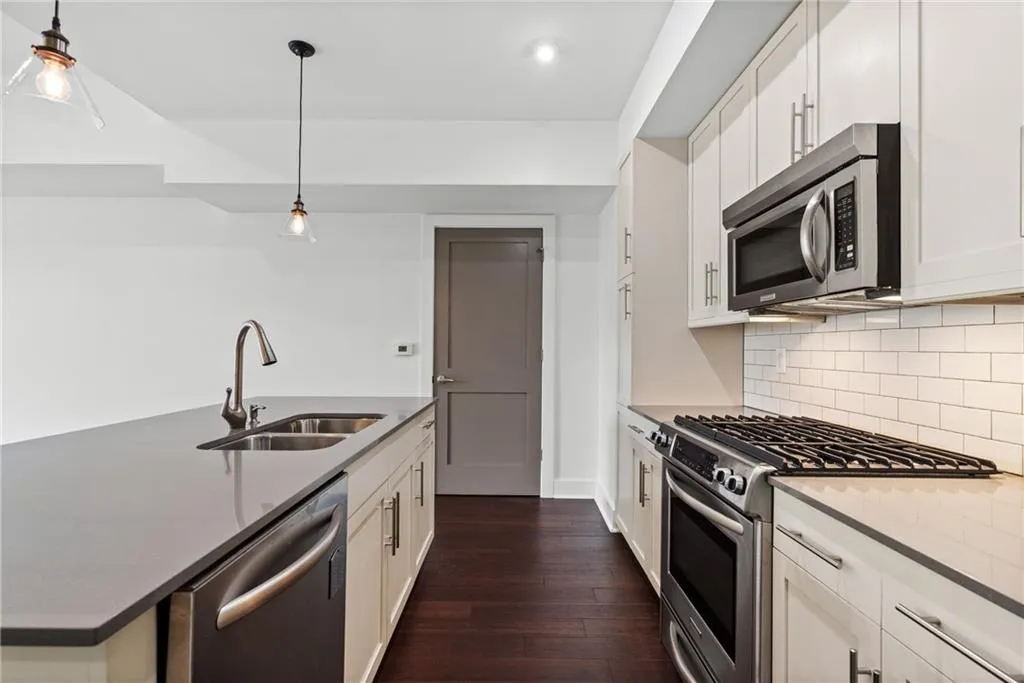 1100 Howell Mill Road Nw Unit 212, Atlanta, Georgia 30318, 2 Bedrooms Bedrooms, ,2 BathroomsBathrooms,Residential,For Sale,1100 Howell Mill Road Nw Unit 212,7588409