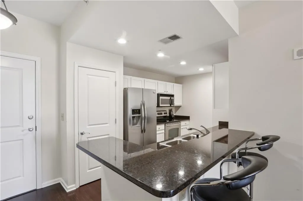 3040 Peachtree Road Nw Unit 713, Atlanta, Georgia 30305, 1 Bedroom Bedrooms, ,1 BathroomBathrooms,Residential,For Sale,3040 Peachtree Road Nw Unit 713,7566856