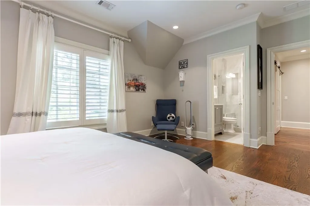 44 Barbara Lane, Atlanta, Georgia 30327, 6 Bedrooms Bedrooms, ,6 BathroomsBathrooms,Residential,For Sale,44 Barbara Lane,7617457