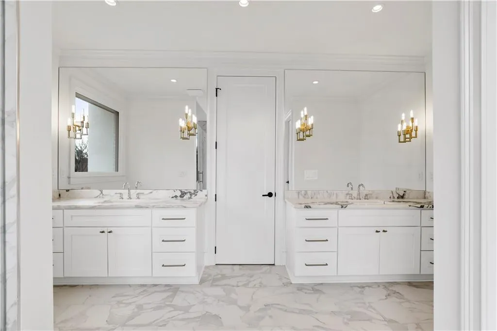 415 Laurel Chase Court, Atlanta, Georgia 30327, 5 Bedrooms Bedrooms, ,5 BathroomsBathrooms,Residential,Sold,415 Laurel Chase Court,6681286