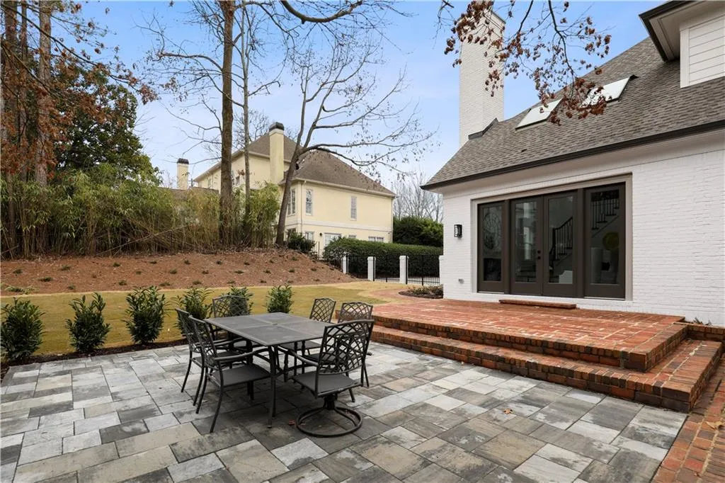 415 Laurel Chase Court, Atlanta, Georgia 30327, 5 Bedrooms Bedrooms, ,5 BathroomsBathrooms,Residential,Sold,415 Laurel Chase Court,6681286
