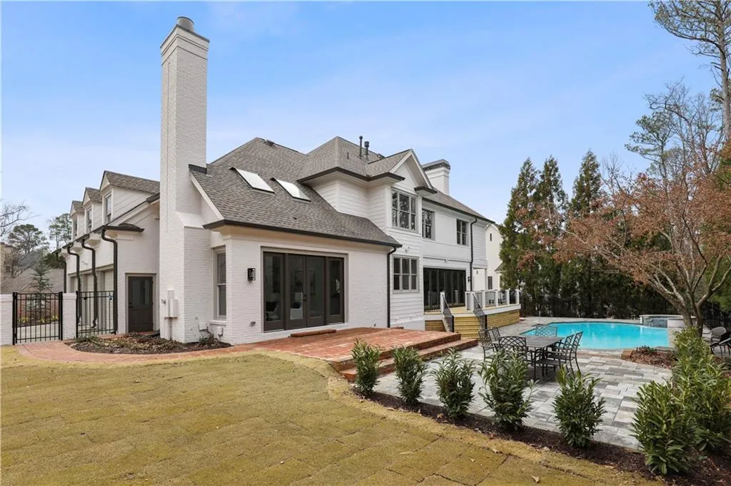 415 Laurel Chase Court, Atlanta, Georgia 30327, 5 Bedrooms Bedrooms, ,5 BathroomsBathrooms,Residential,Sold,415 Laurel Chase Court,6681286