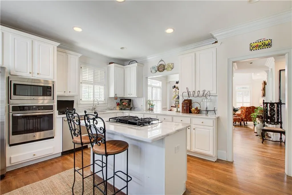 1015 Heatherbrooke Lane, Atlanta, Georgia 30324, 4 Bedrooms Bedrooms, ,4 BathroomsBathrooms,Residential,For Sale,1015 Heatherbrooke Lane,7557632