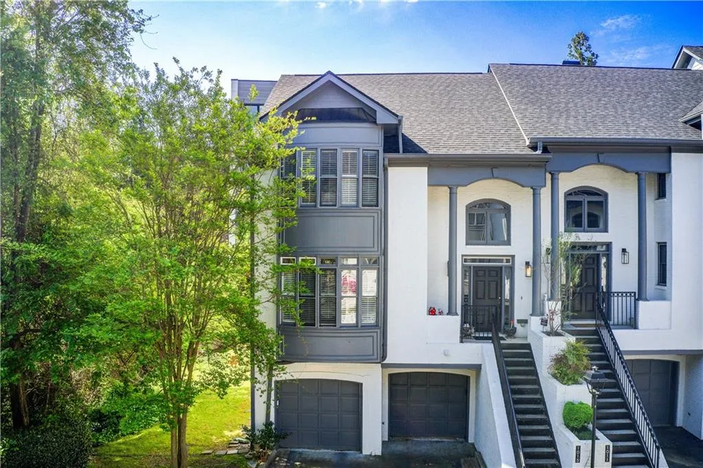 1015 Heatherbrooke Lane, Atlanta, Georgia 30324, 4 Bedrooms Bedrooms, ,4 BathroomsBathrooms,Residential,For Sale,1015 Heatherbrooke Lane,7557632