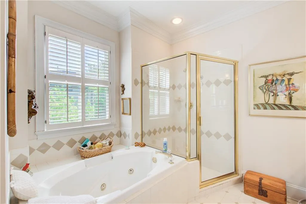 1015 Heatherbrooke Lane, Atlanta, Georgia 30324, 4 Bedrooms Bedrooms, ,4 BathroomsBathrooms,Residential,For Sale,1015 Heatherbrooke Lane,7557632